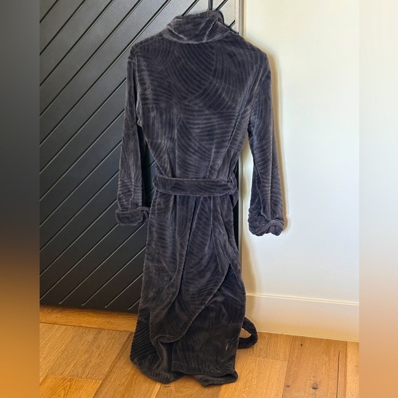 Natori plush robe. Size S. Excellent condition. Hardly used! - Picture 3 of 4